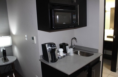 Shawnee Hotel | Holiday Inn Express & Suites Shawnee-Kansas City West by IHG