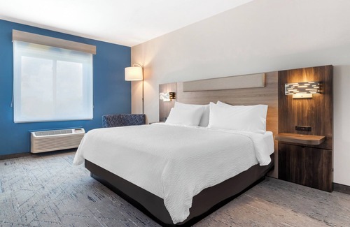 Alice Hotel | Holiday Inn Express & Suites Alice by IHG