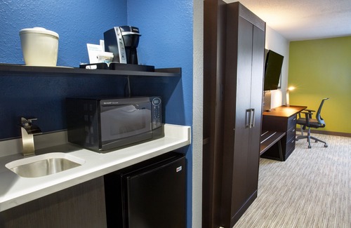 Huber Heights Hotel | Holiday Inn Express & Suites Dayton-Huber Heights by IHG