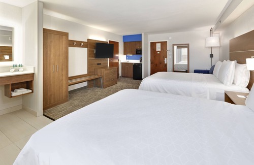 Las Colinas Hotel | Holiday Inn Express & Suites Irving Conv Ctr - Las Colinas by IHG