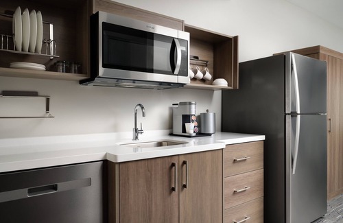 Lima Hotel | Holiday Inn Express & Suites Lima by IHG