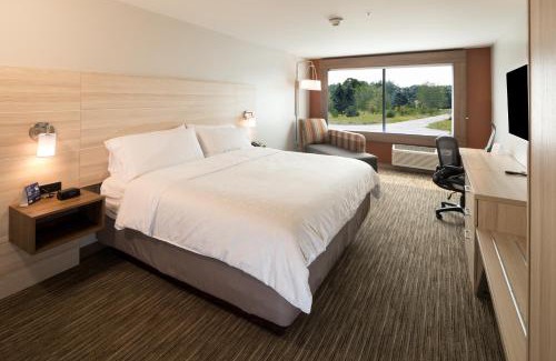 Auburn Hotel | Holiday Inn Express & Suites - Auburn by IHG