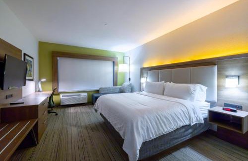 Lake Highlands Hotel | Holiday Inn Express & Suites Dallas NE Arboretum