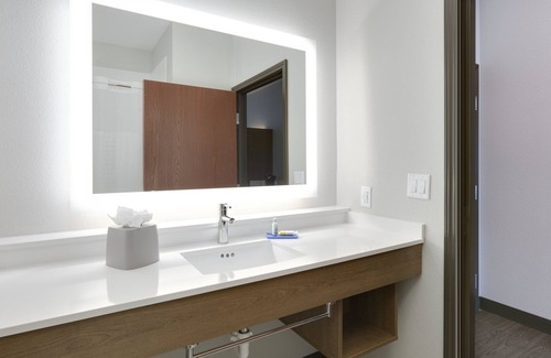 Denton Hotel | Holiday Inn Express & Suites Denton North by IHG