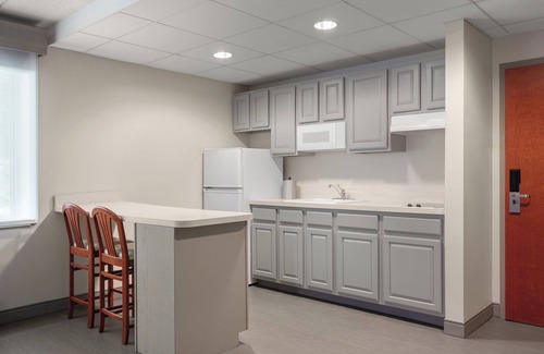 Hawthorne Hotel | Holiday Inn Express & Suites Hawthorne Elmsford North by IHG