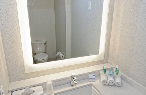 Tire Hill Hotel | Holiday Inn Express & Suites Johnstown by IHG