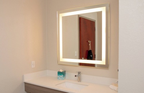 Latham Hotel | Holiday Inn Express & Suites Albany Airport Area - Latham by IHG