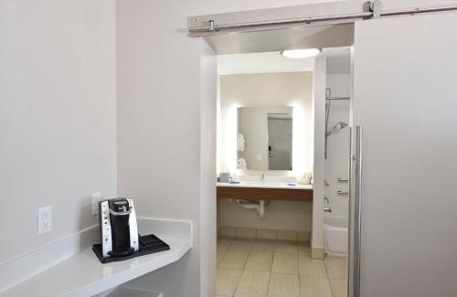 Southeast Orlando Hotel | Holiday Inn Express & Suites - Orlando - Southeast by IHG