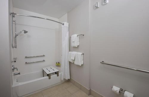 Southeast Orlando Hotel | Holiday Inn Express & Suites - Orlando - Southeast by IHG