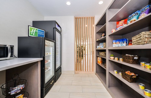 Salem Hotel | Holiday Inn Express & Suites Salem by IHG