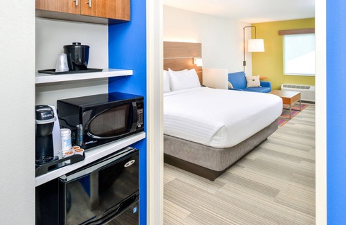 Salem Hotel | Holiday Inn Express & Suites Salem by IHG