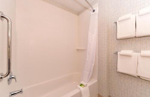 Trinity Hotel | Holiday Inn Express & Suites Trinity by IHG