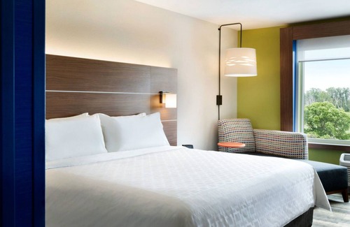 Warsaw Hotel | Holiday Inn Express & Suites Warsaw - E Center by IHG