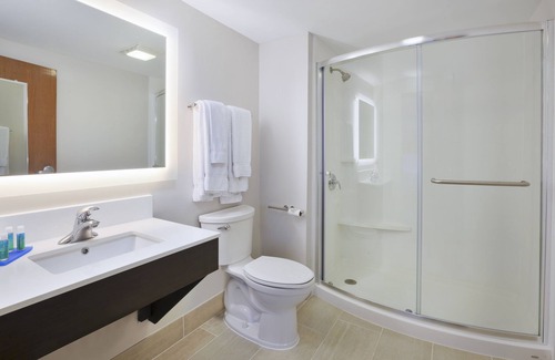 Tiffin Hotel | Holiday Inn Express Tiffin by IHG