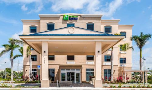 Boynton Beach Hotel | Holiday Inn Express & Suites Boynton Beach West by IHG