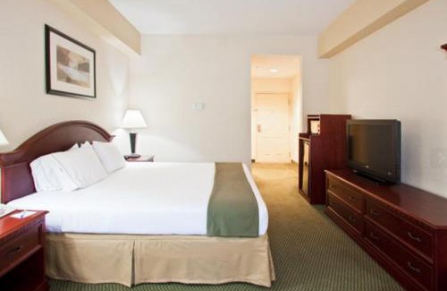 Villages of Palm Beach Lakes Hotel | Holiday Inn Express West Palm Beach Metrocentre by IHG