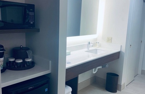 Talleyville Hotel | Holiday Inn Express Wilmington North - Brandywine by IHG