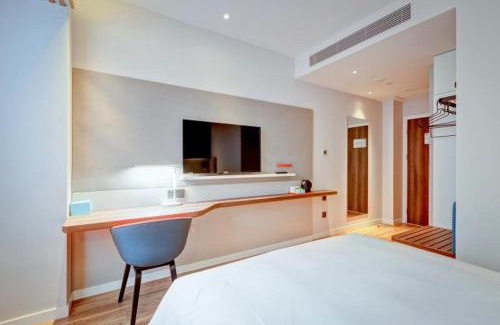 Xi’an City Center Hotel | Holiday Inn Express Xi'an Bell Tower by IHG
