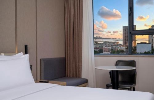 Xiangzhou District Hotel | Holiday Inn Express Zhuhai Grand Theater by IHG
