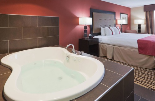 Lima Hotel | Holiday Inn Hotel & Suites Lima by IHG