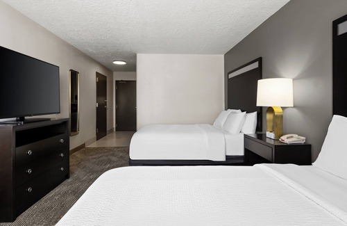 Albuquerque Hotel | Holiday Inn & Suites Albuquerque Airport by IHG