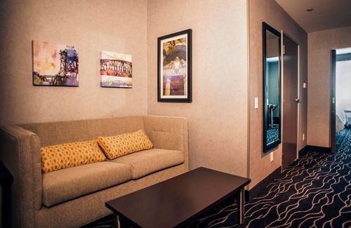 Joliet Hotel | Holiday Inn & Suites - Joliet Southwest by IHG