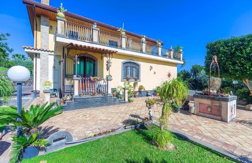 Fiumefreddo di Sicilia House | Holiday house Fiumefreddo di Sicilia for 1 - 10 persons with 4 bedrooms - Holiday home