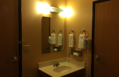 Pittsburg Hotel | Holiday Lodge