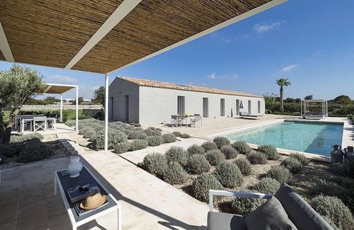 Santa Croce Camerina Villa | holiday vacation villa rental italy, sicily, ragusa, pool, wi-fi, short term long term villa italian sicilian villa to r