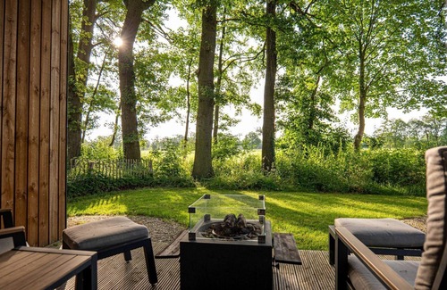 Kotten House | Holiday Villa Amalia 2 Deluxe is a 2-person holiday villa and features a private sauna. The home has one bedroom and is situated on a generous and beautifully located plot surrounded by nature.