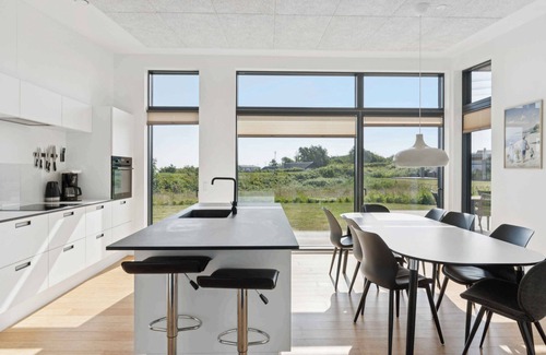 Sandvig House | Holiday with comfort, nature & modern design