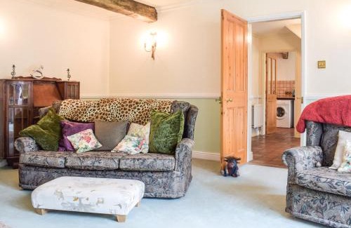 Muxton House | Holly Cottage