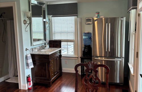 Tasley Apartment | Holly Cove Suite has gorgeous sunsets and spectacular views of Onancock Creek.