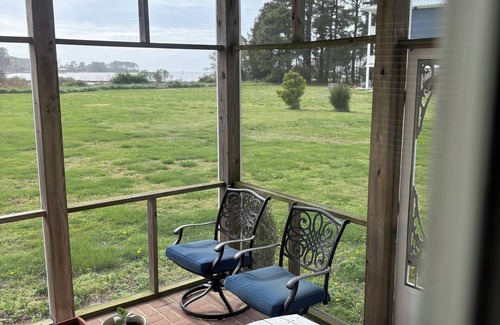 Tasley Apartment | Holly Cove Suite has gorgeous sunsets and spectacular views of Onancock Creek.