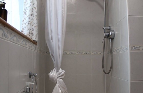 Ravenshead House | Holly Lodge