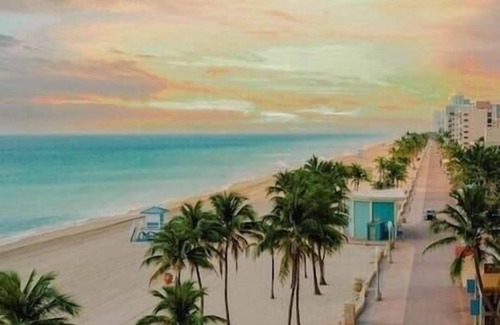 North Beach Apartment | Hollywood Beach Broadwalk | Family Vacation Home