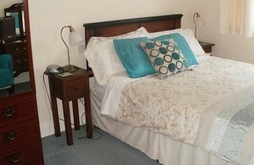 Holt Bed & Breakfast | Holm Oaks