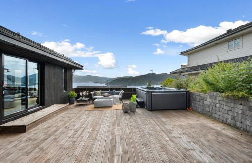 Godvik Villa | Holmedal