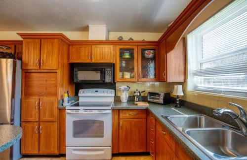 Brentwood Park House | Home Away from Home Daytona 3 Bedroom
