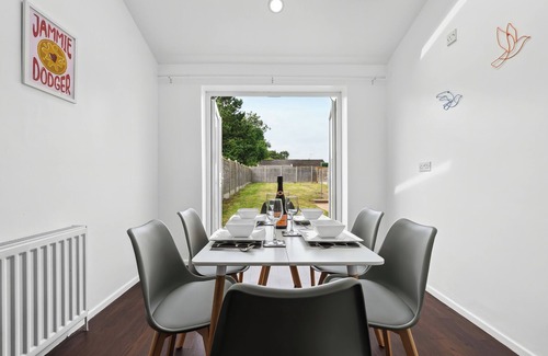 Royal Leamington Spa House | Home from home, 3 bed, sleeps 6 free parking and WiFi