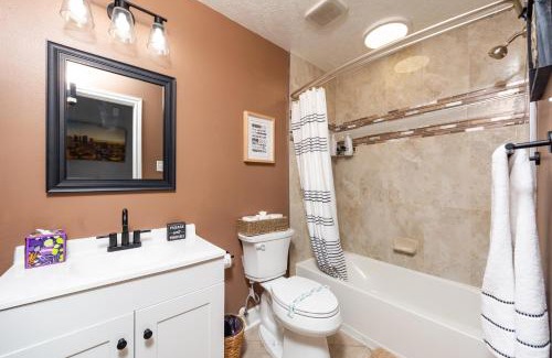 League City House | Home in League City, TX with firepit & grill