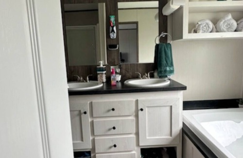 Del Valle House | Home near Austin-Airport/COTA/Tesla