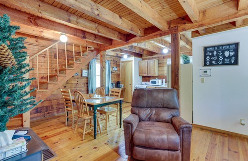 Taswell Cabin | Home Near Hoosier National Forest with Fire Pit!