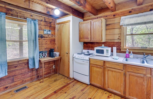 Taswell Cabin | Home Near Hoosier National Forest with Fire Pit!