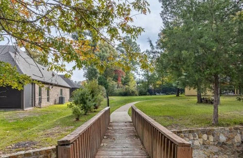 Tyler Condo | Home & office with comfort and style.