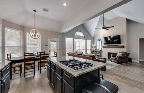 Flower Mound House | Home with a pool during your transition.