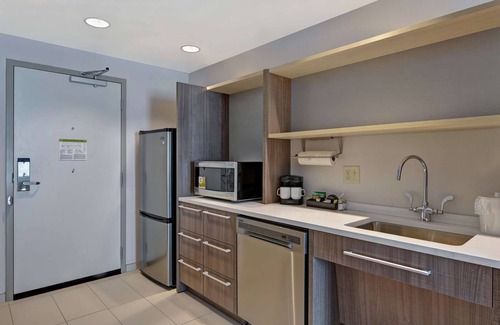 West Palm Beach Hotel | Home2 Suites by Hilton West Palm Beach Airport, FL