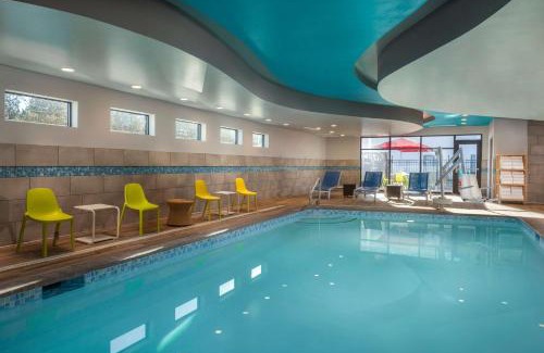 Larkspur Hotel | Home2 Suites By Hilton Bend, Or