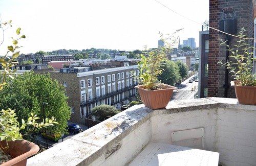 Haverstock Apartment | Homely 2BD Flat w Private Balcony in Camden
