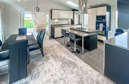 Laurencekirk Ski Chalet | Homely and stylish holiday home featuring your own private hot tub.